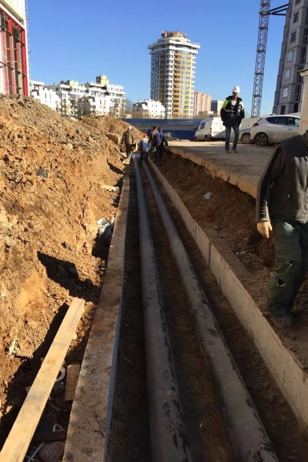 Прокладка наружных сетей в железобетонном лотке в открытой траншее в городской застройке